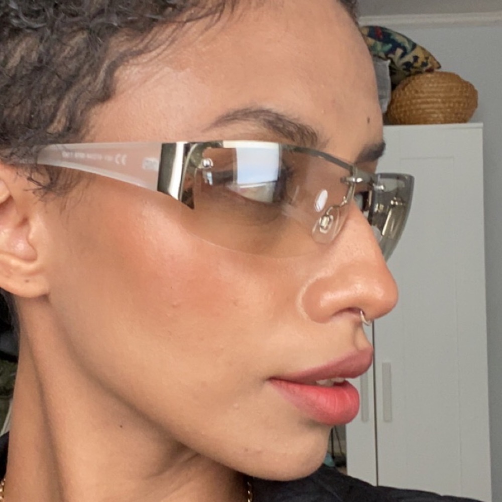 Transparent metallic 90s sport style sunglasses